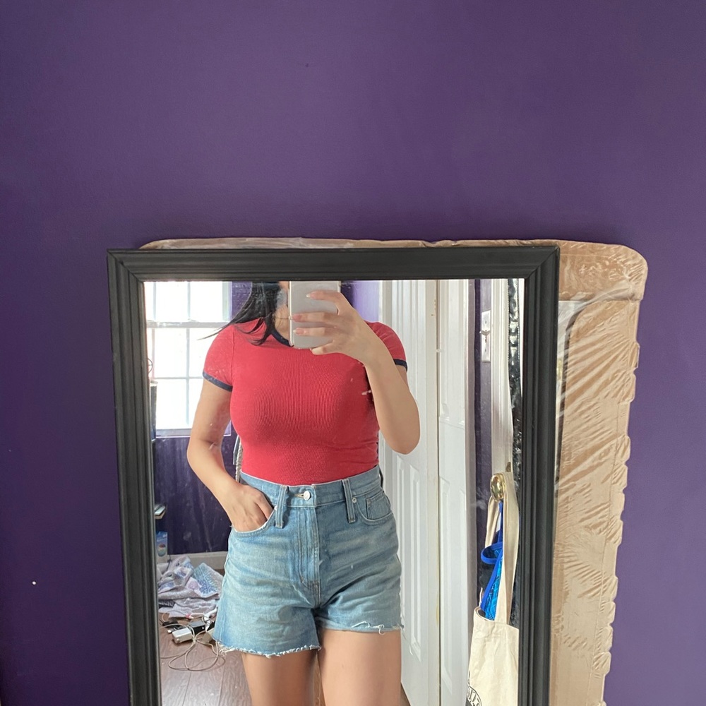 red with blue accents cropped tee